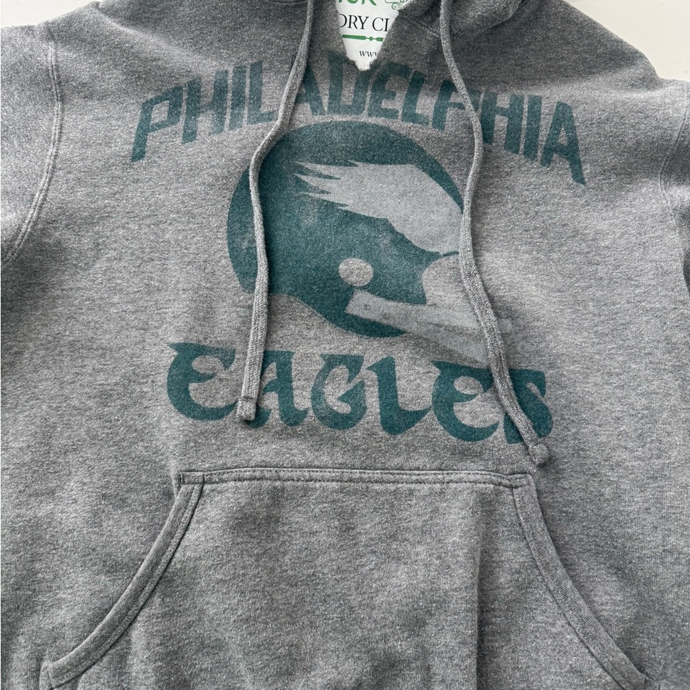 Philadelphia Eagles Junk Food Clothing Vintage-Looking Retro Gray Hoodie - Picture 4 of 8